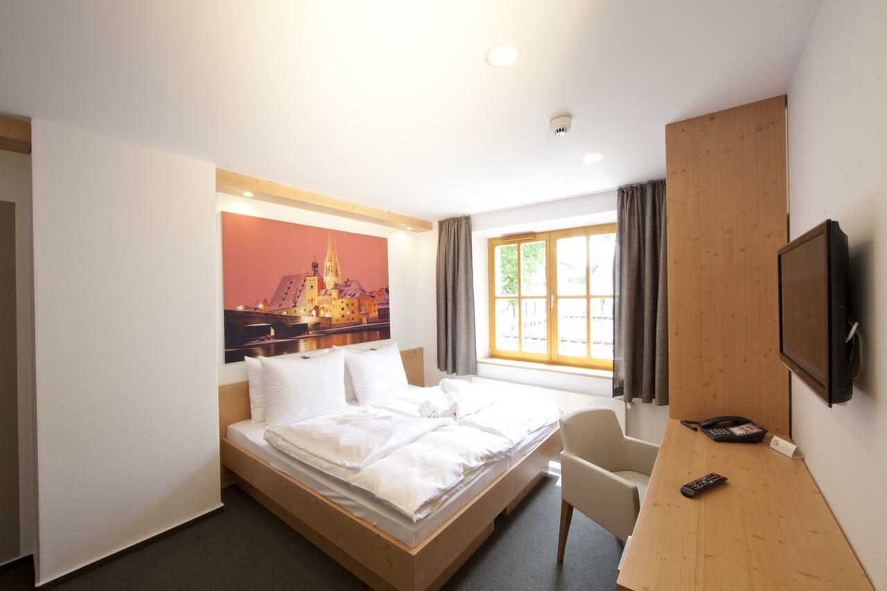 "Beim Butz" Hotel Worth an der Donau Quarto foto